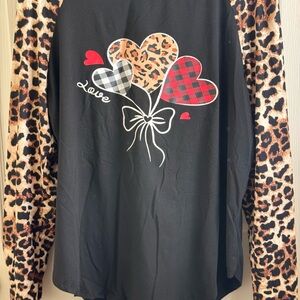 SHEIN Black Long Sleeve Kids Tee with Heart and Leopard Design